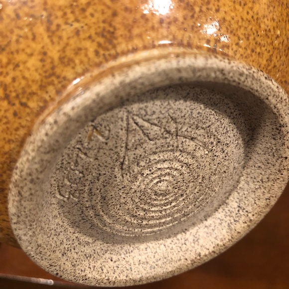 Signed handcrafted pottery bowl - Picture 5 of 10